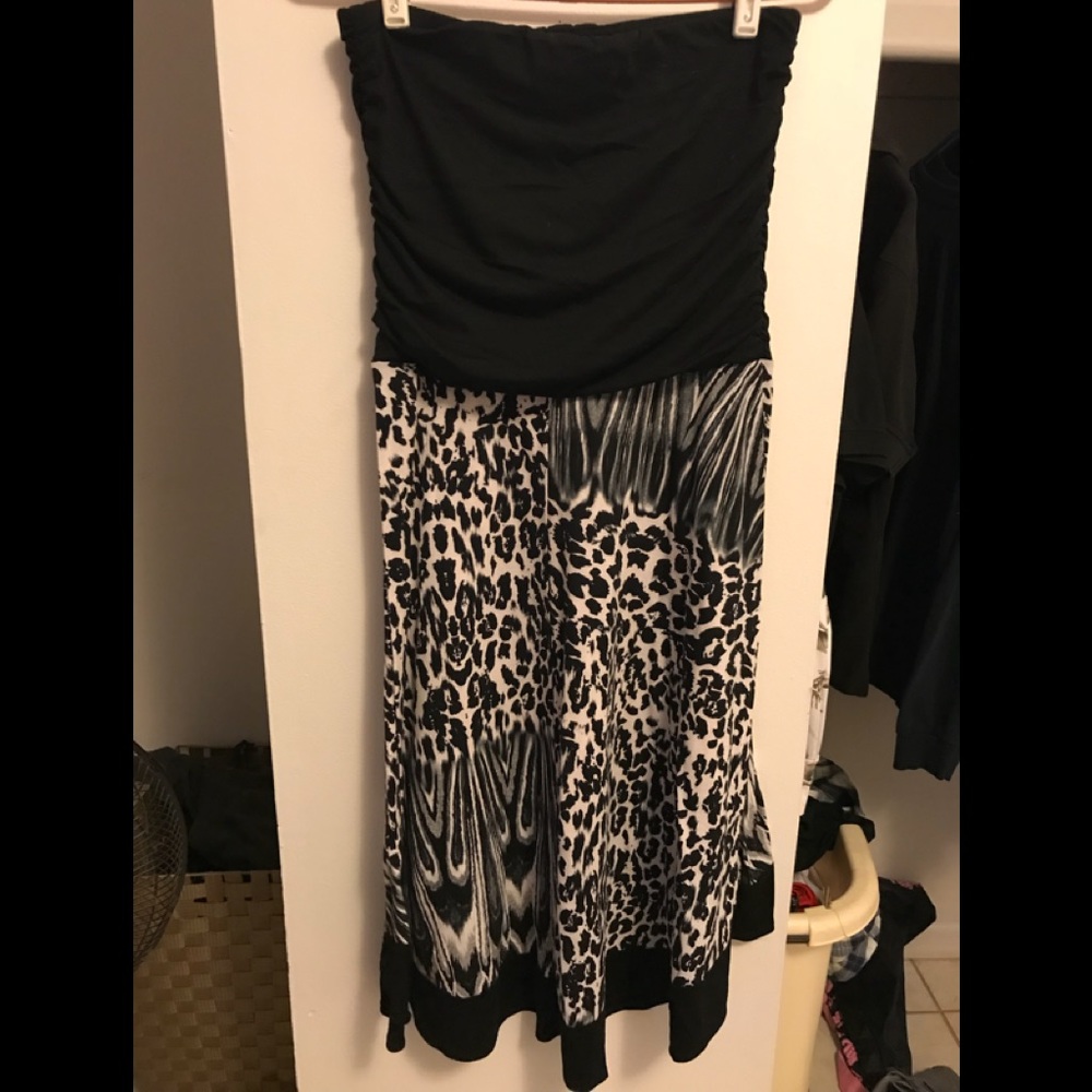 Strapless dress .